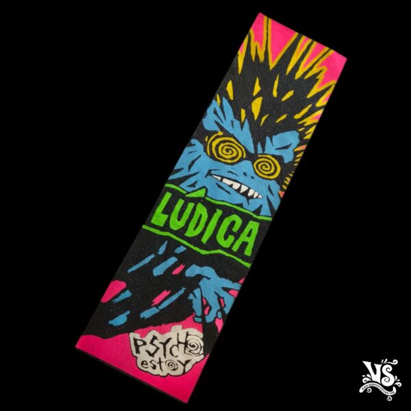 Lija Ludica eyes rose
